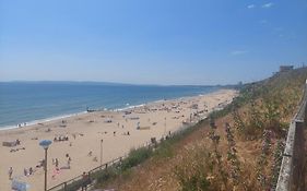 Apartment In Boscombe Close To Beach